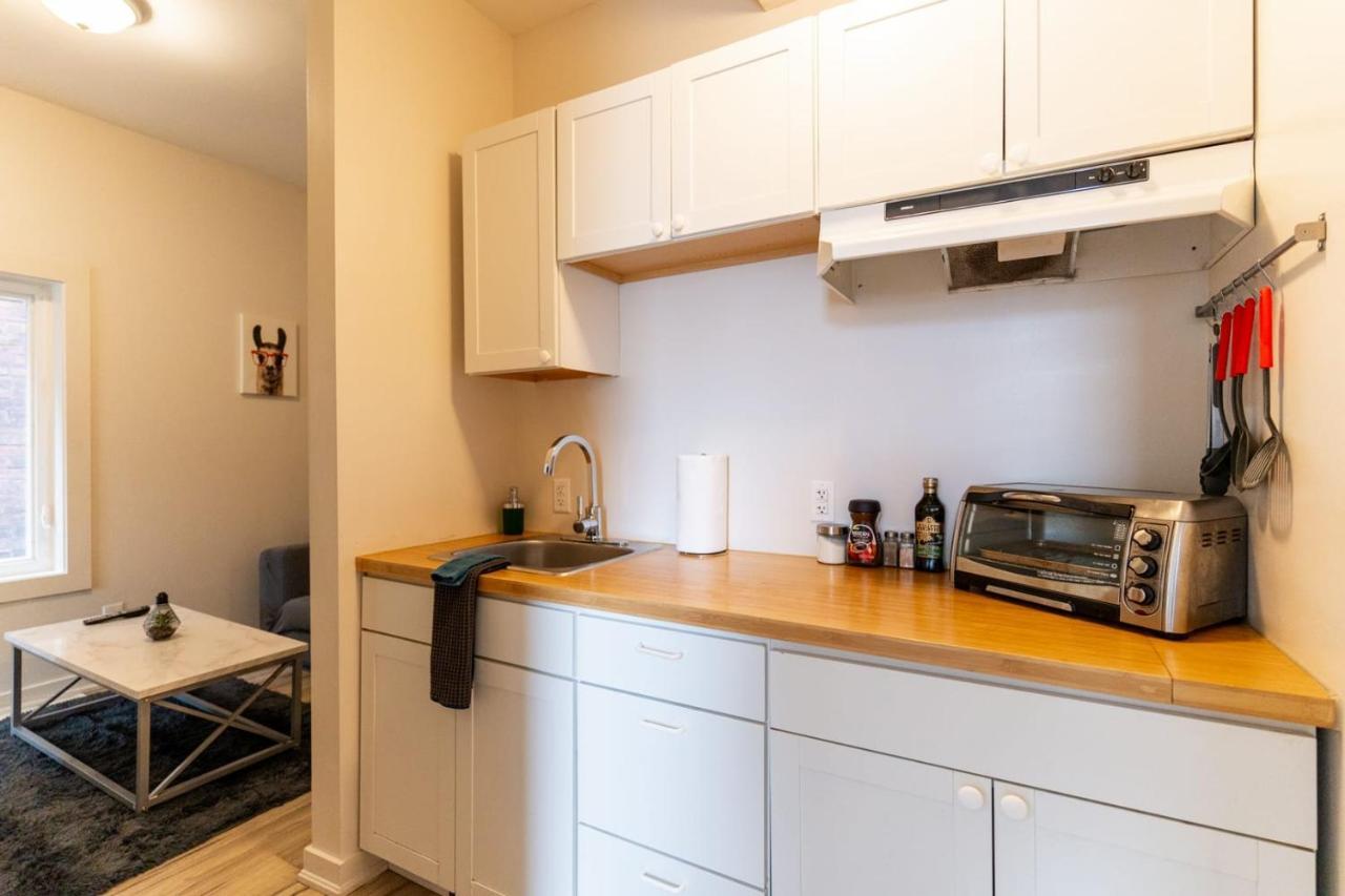 Modern 1 Bedroom Apartment With In-Suite Laundry Hamilton Extérieur photo