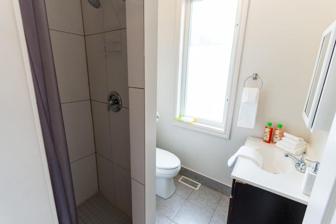 Modern 1 Bedroom Apartment With In-Suite Laundry Hamilton Extérieur photo